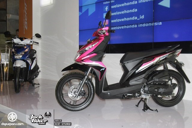 Mẫu xe tay ga cỡ nhỏ  Honda Beat ESP 2016 thế hệ mới vừa được giới thiệu tại thị trường Indonesia với giá bán từ 1.121 USD (hơn 24,6 triệu đồng) đến 1.175 USD (gần 26 triệu đồng).